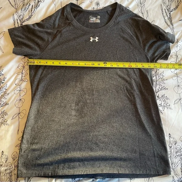 Under Armour Women’s HeatGear Short Sleeve Crew Neck Shirt - Gray - size L - Picture 5 of 6